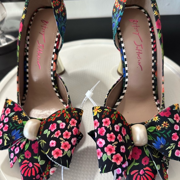 🆕Betsey Johnson KYLIEE Floral Pointed Pumps - Picture 5 of 13